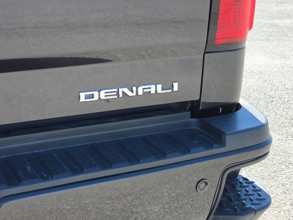 Used 2016 GMC Sierra 2500 Denali w/ Duramax Plus Package AWD/4WD image 13