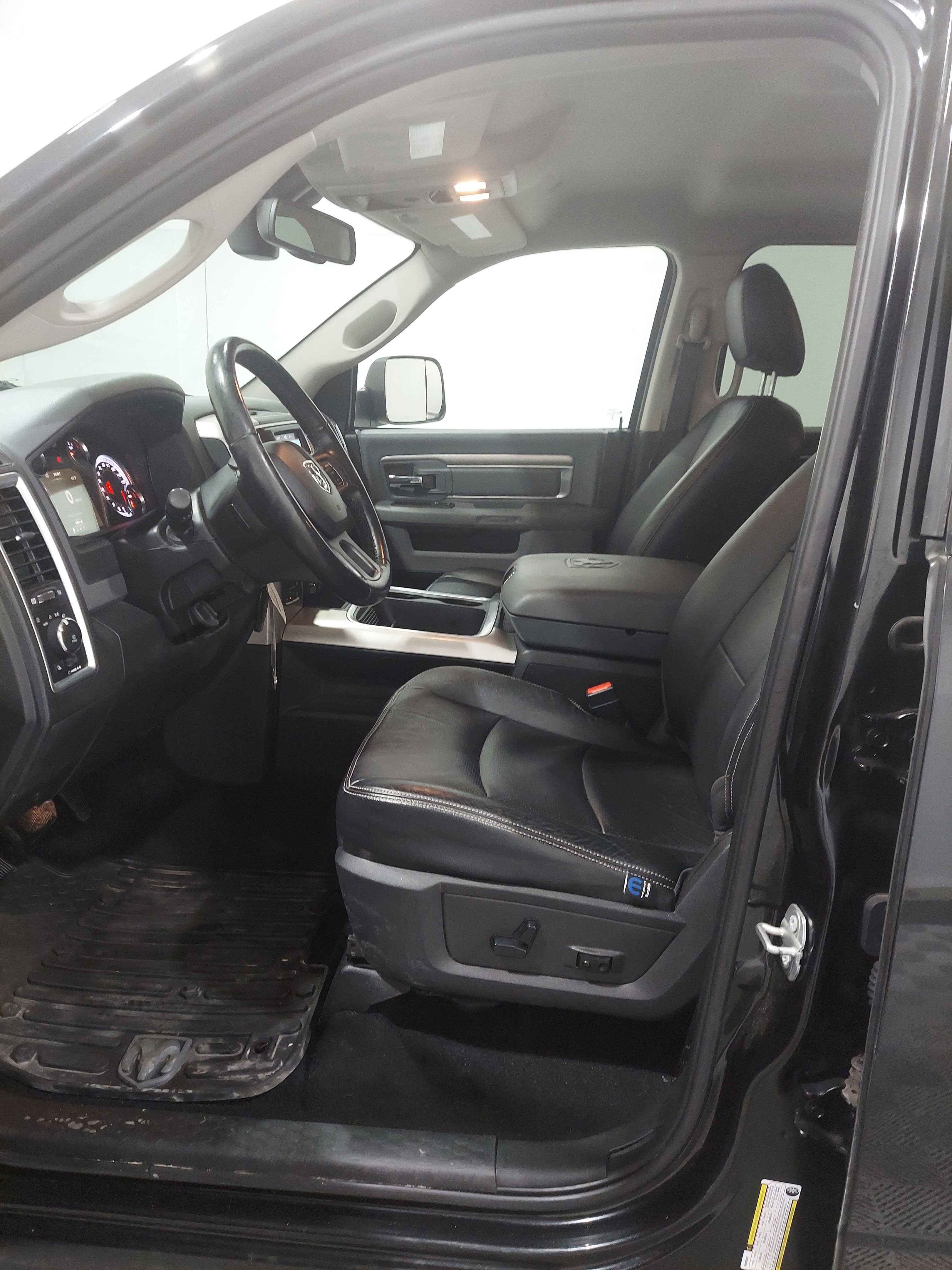 Used 2018 RAM 1500 Outdoorsman AWD/4WD image 13