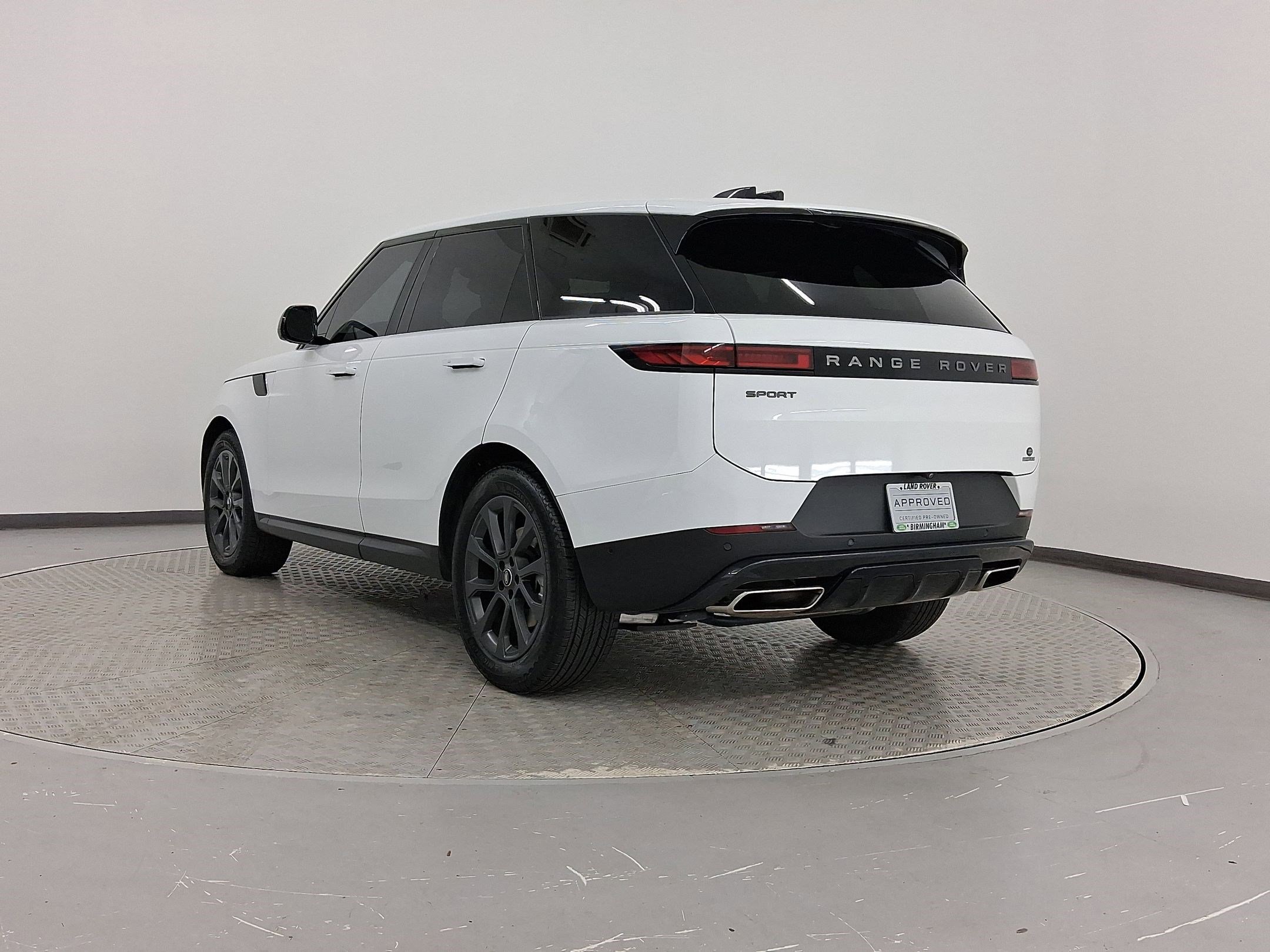Used 2024 Land Rover Range Rover Sport SE image 3
