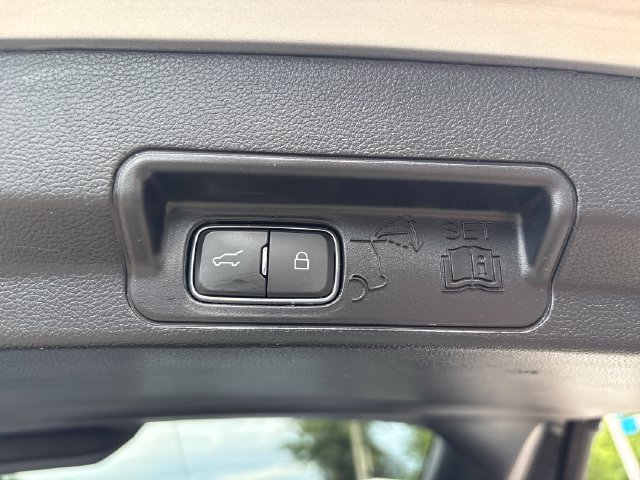 Used 2021 Ford Explorer XLT AWD/4WD image 23