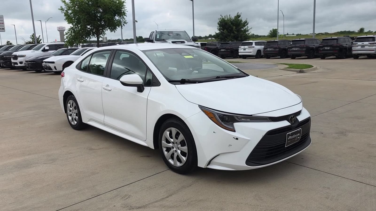 Used 2024 Toyota Corolla LE FWD video 3