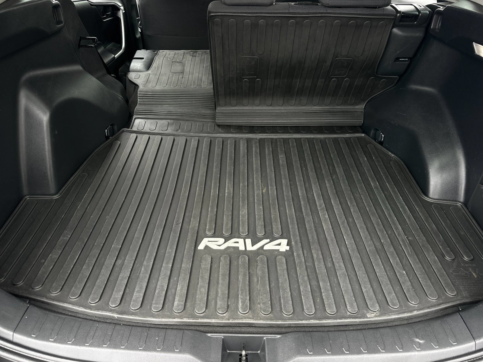 Used 2024 Toyota RAV4 LE AWD/4WD image 14