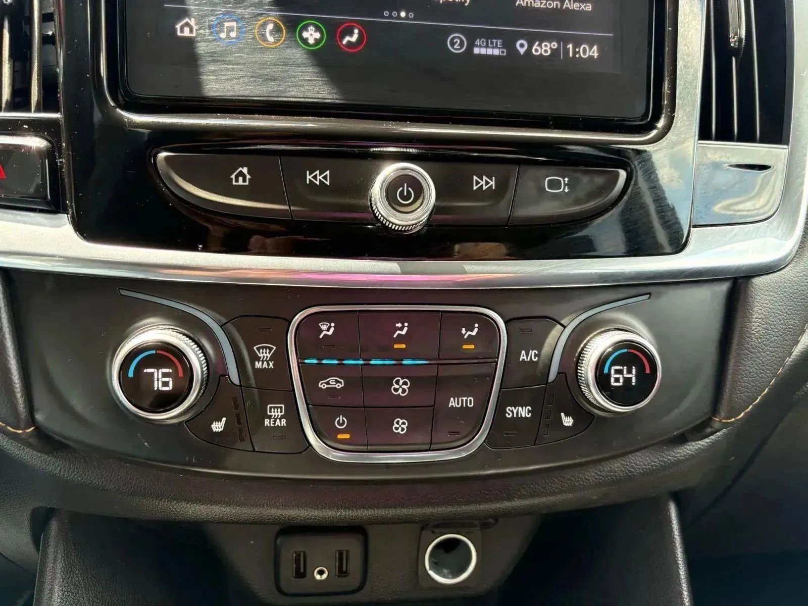 Used 2020 Chevrolet Traverse LT w/ Driver Confidence II Package image 23