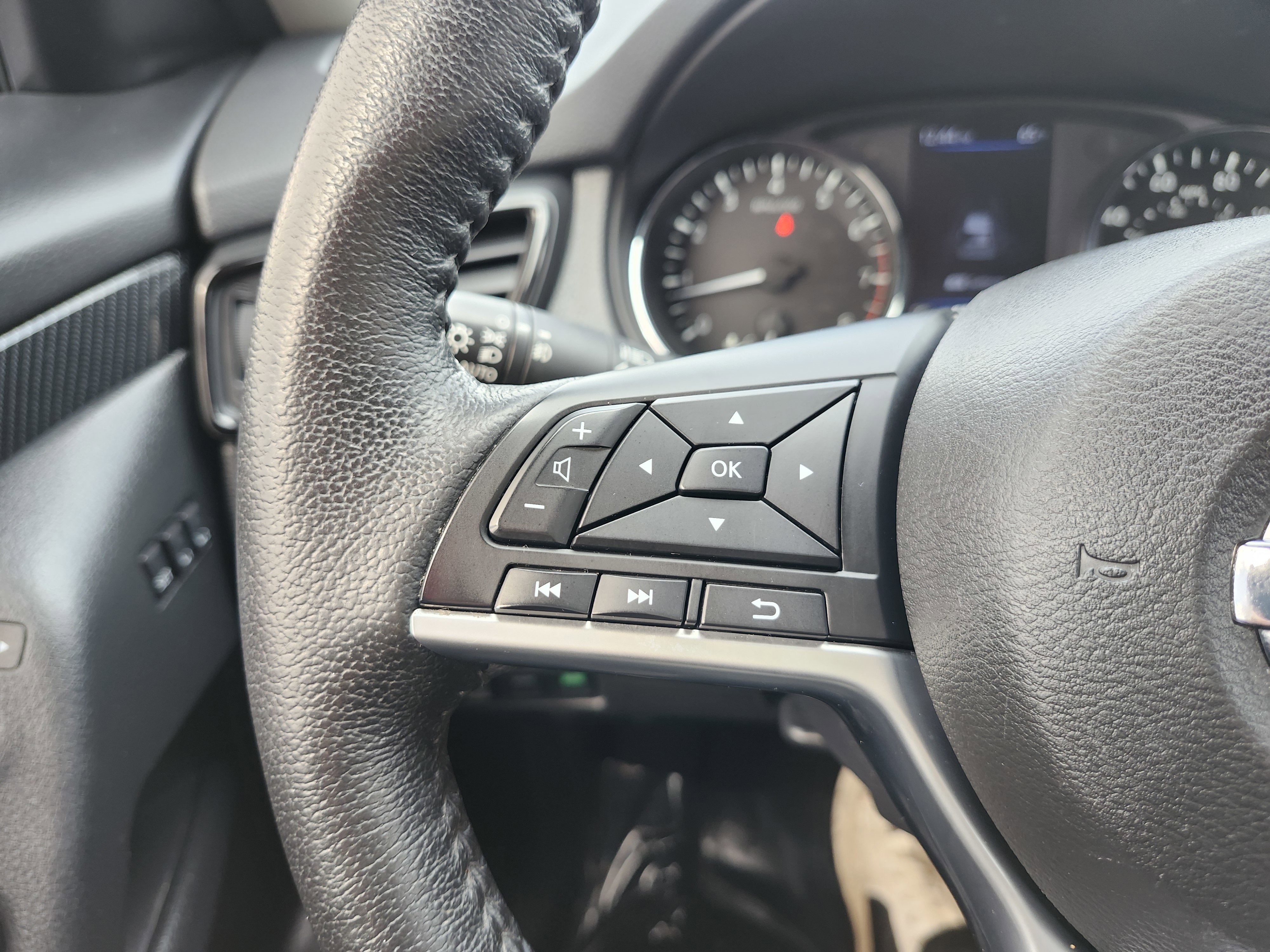 Used 2020 Nissan Rogue SL image 36