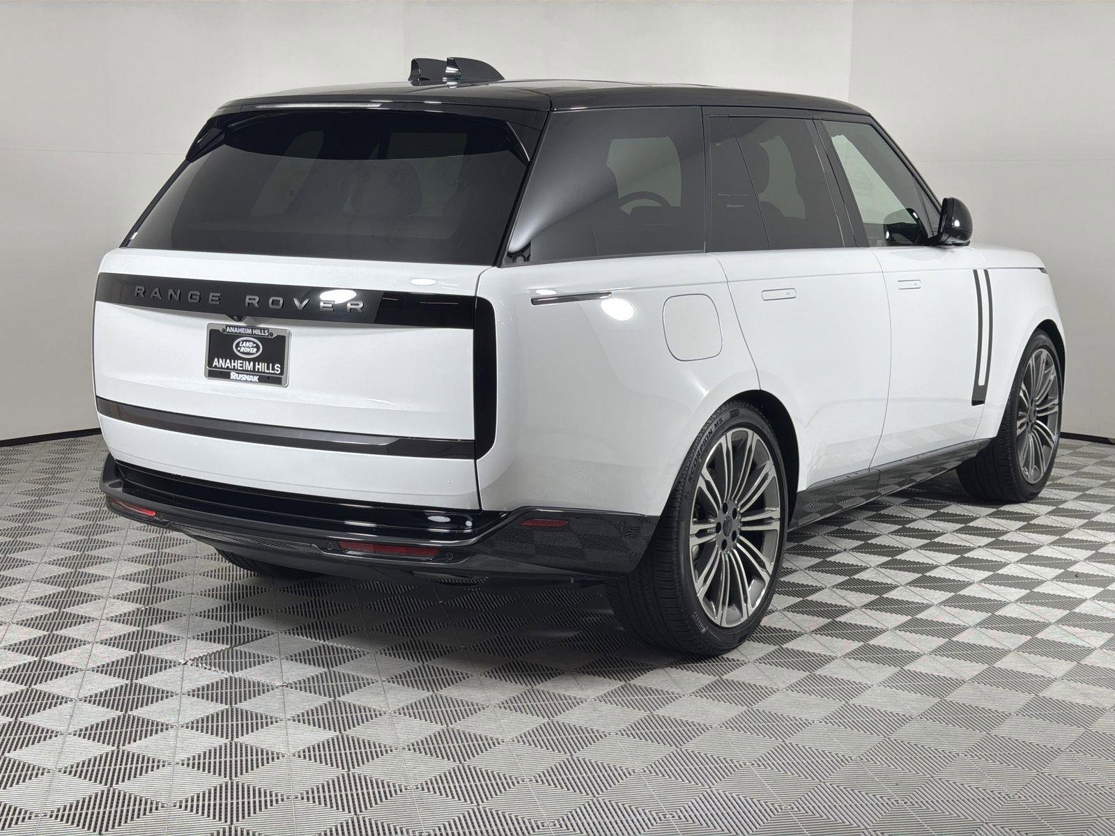 New 2026 Land Rover Range Rover SE image 5