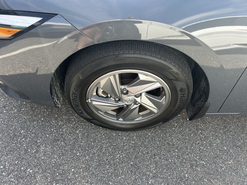 Certified 2025 Hyundai Elantra SE FWD image 10