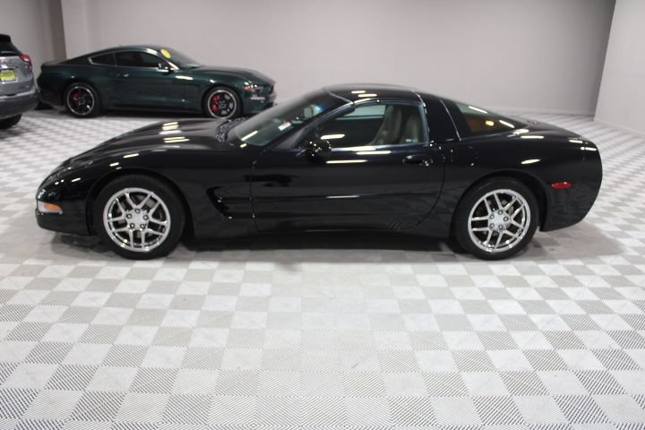 Used 2001 Chevrolet Corvette Coupe w/ Preferred Equipment Group1 RWD image 6