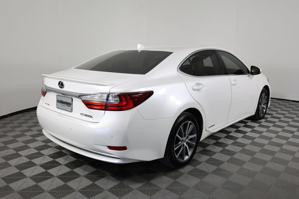 Used 2016 Lexus ES 300h w/ Luxury Package w/Wood Trim FWD image 2