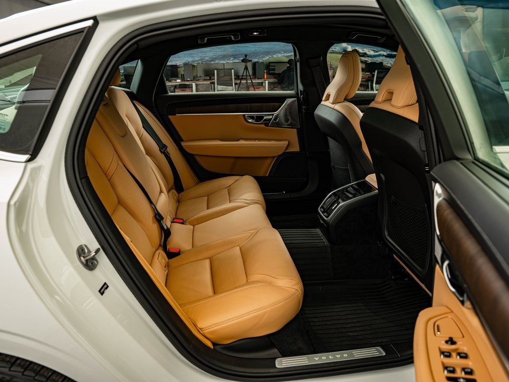 Used 2023 Volvo S90 B6 Ultimate w/ Lounge Package image 32