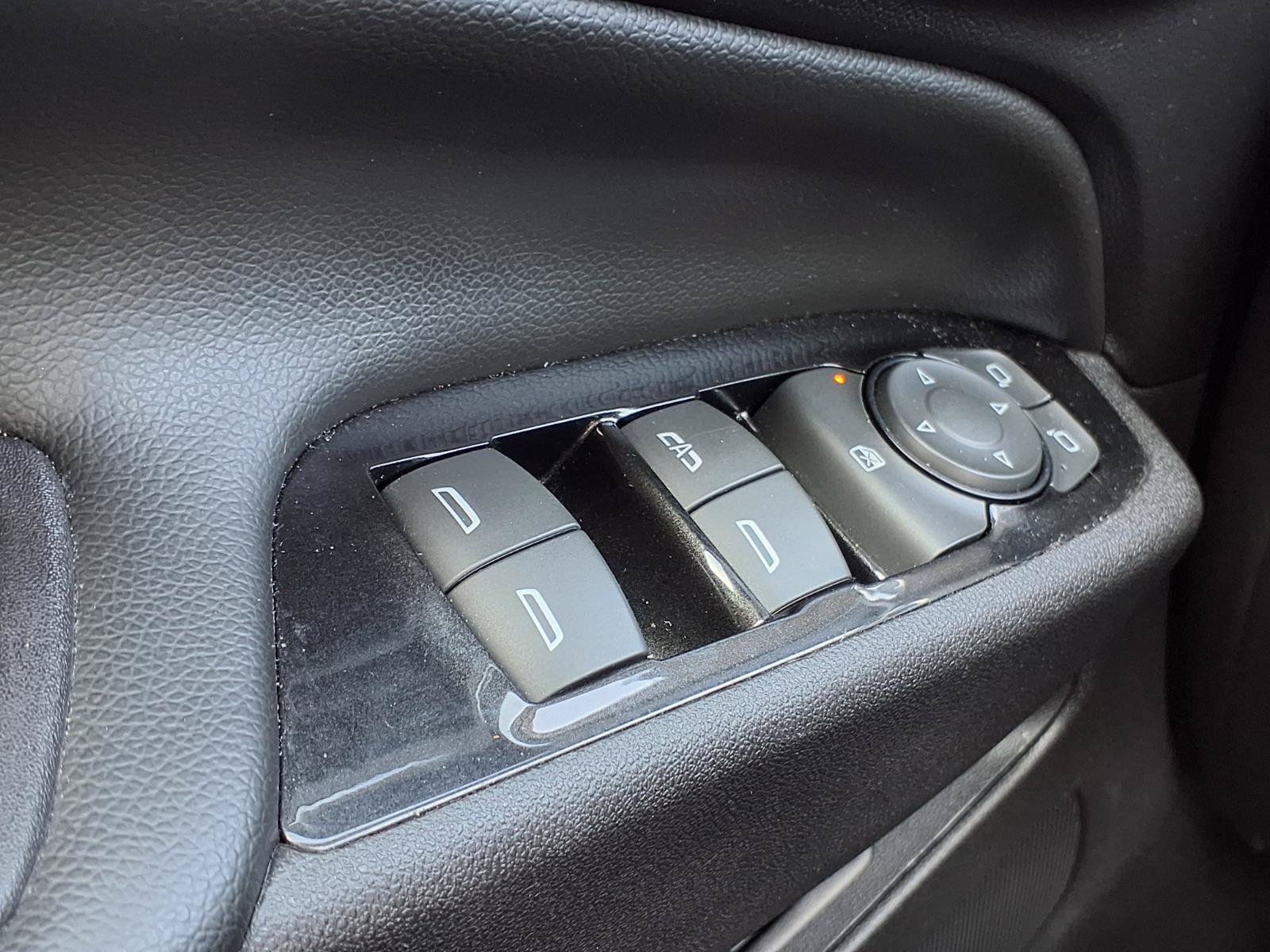 Used 2022 Chevrolet Equinox Premier FWD image 19