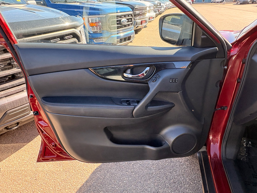 Used 2020 Nissan Rogue SL image 14