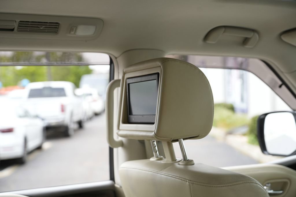 Used 2012 INFINITI QX56 4WD w/ Deluxe Touring Pkg image 41