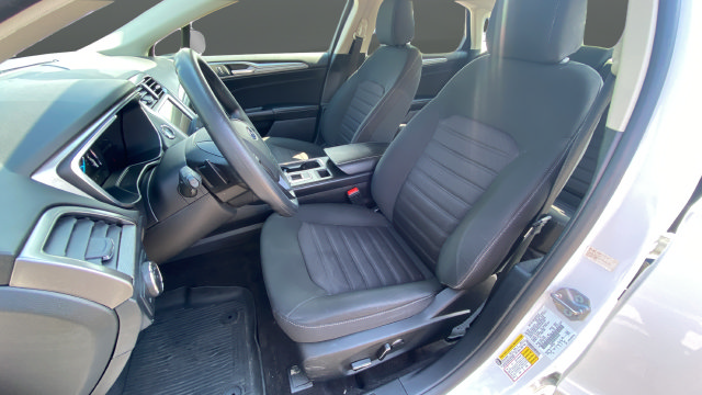Used 2020 Ford Fusion SE AWD/4WD image 9