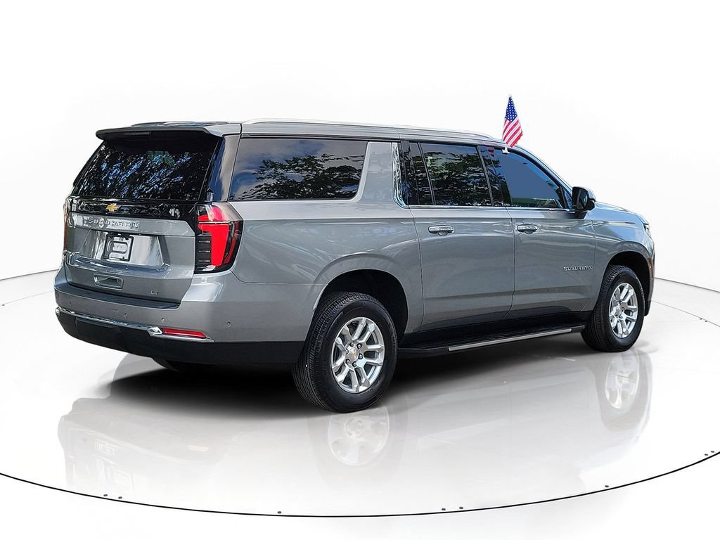 Used 2026 Chevrolet Suburban LT RWD image 3