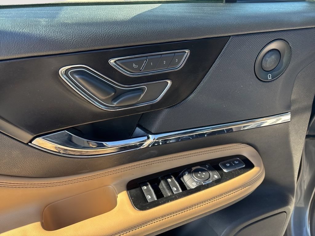 Used 2021 Lincoln Corsair Reserve AWD/4WD image 37