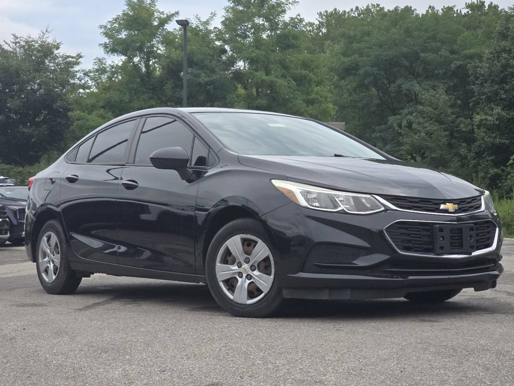 Used 2018 Chevrolet Cruze LS FWD image 2