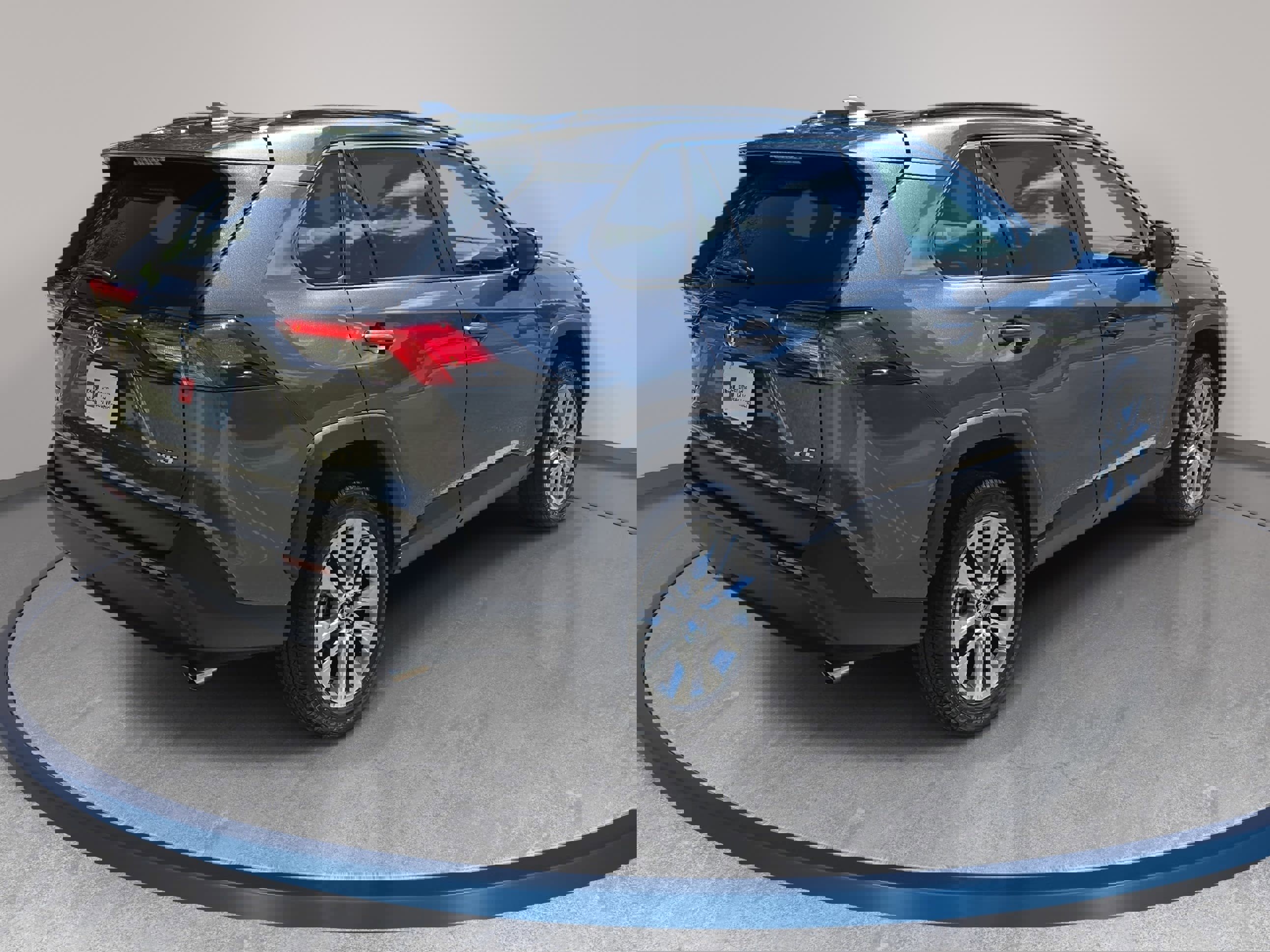 Used 2023 Toyota RAV4 XLE Premium FWD image 5