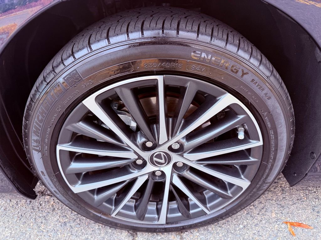 Certified 2025 Lexus ES 300h w/ Premium Package image 15