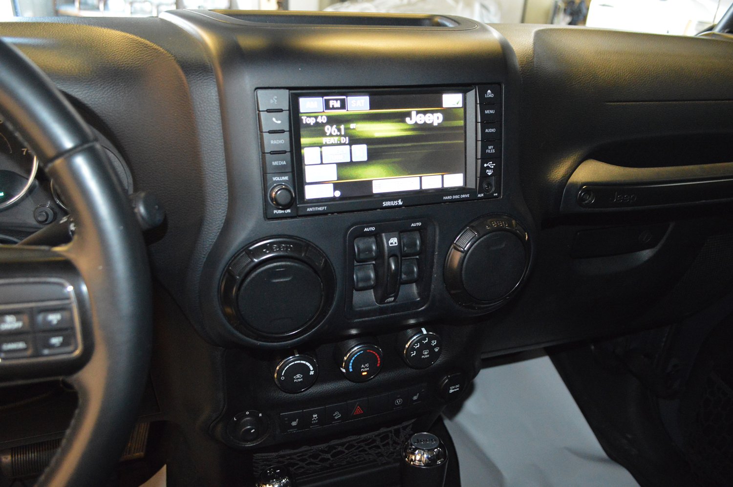 Used 2017 Jeep Wrangler Unlimited Sahara image 18