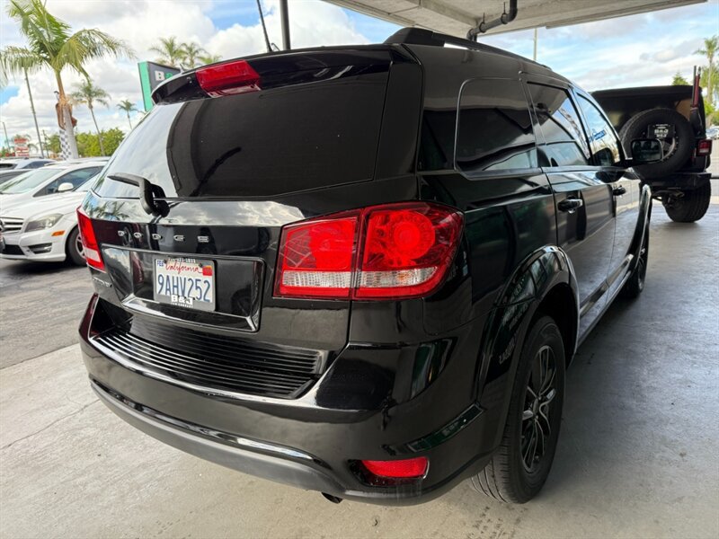 Used 2019 Dodge Journey SE w/ Premium Group FWD image 11