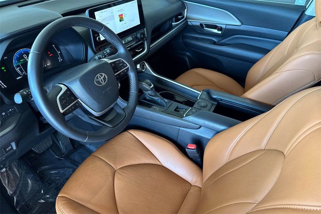 Used 2024 Toyota Grand Highlander XLE image 12