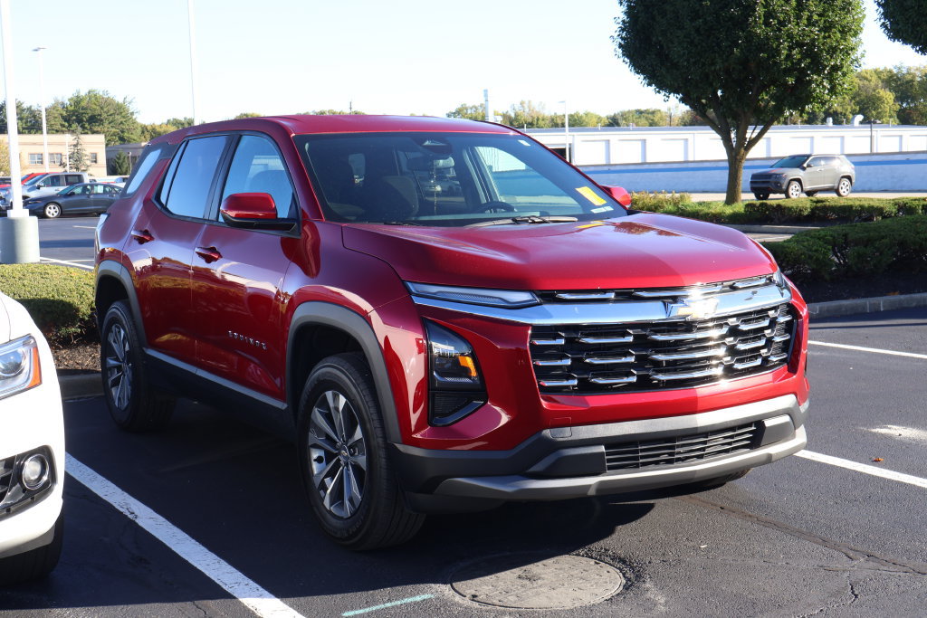 Used 2026 Chevrolet Equinox LT FWD image 3