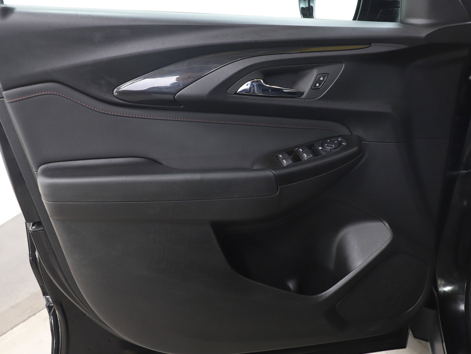 Used 2023 Chevrolet TrailBlazer RS w/ Convenience Package image 21