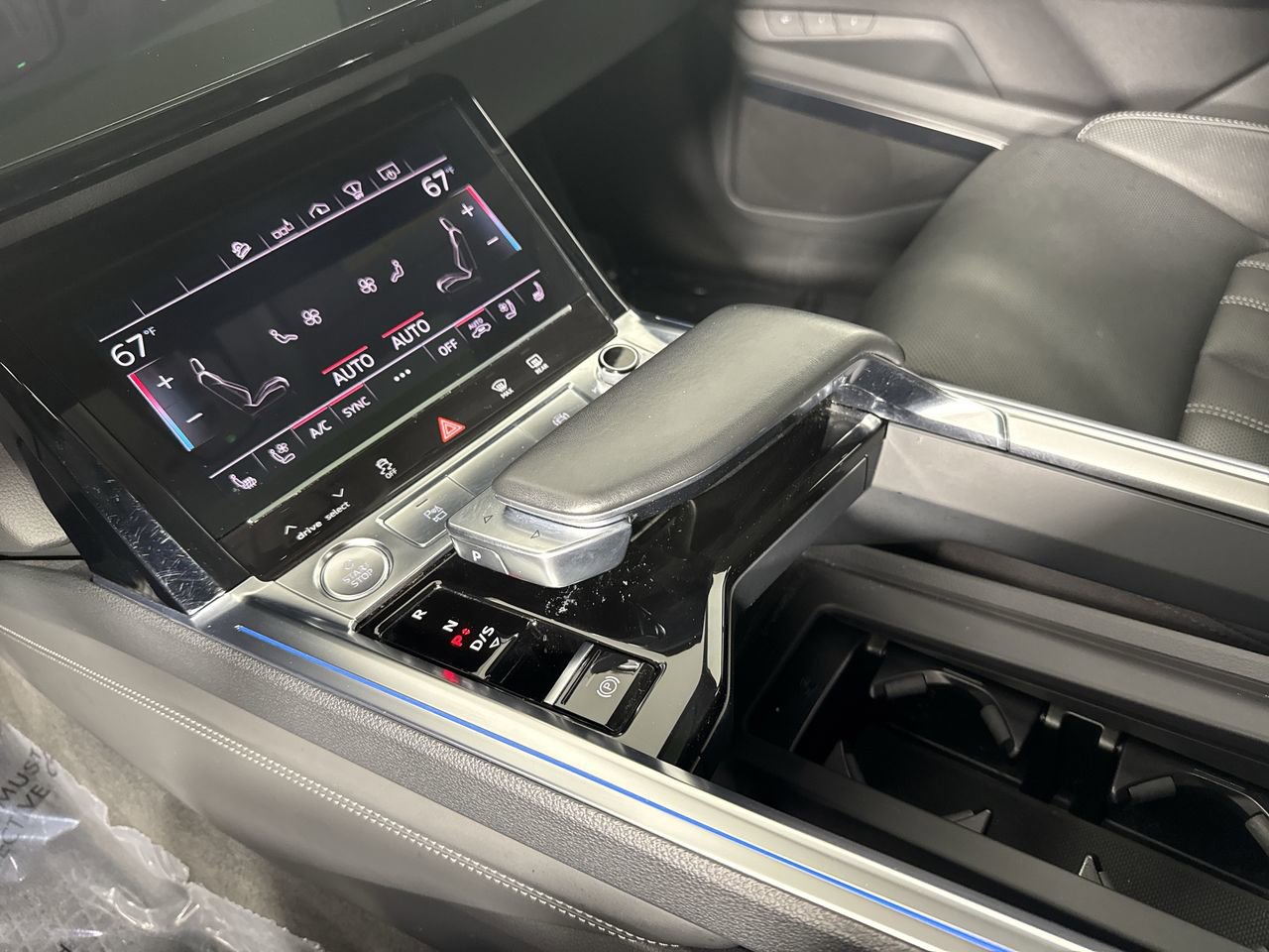 Used 2019 Audi e-tron Prestige w/ Prestige Package AWD/4WD image 23