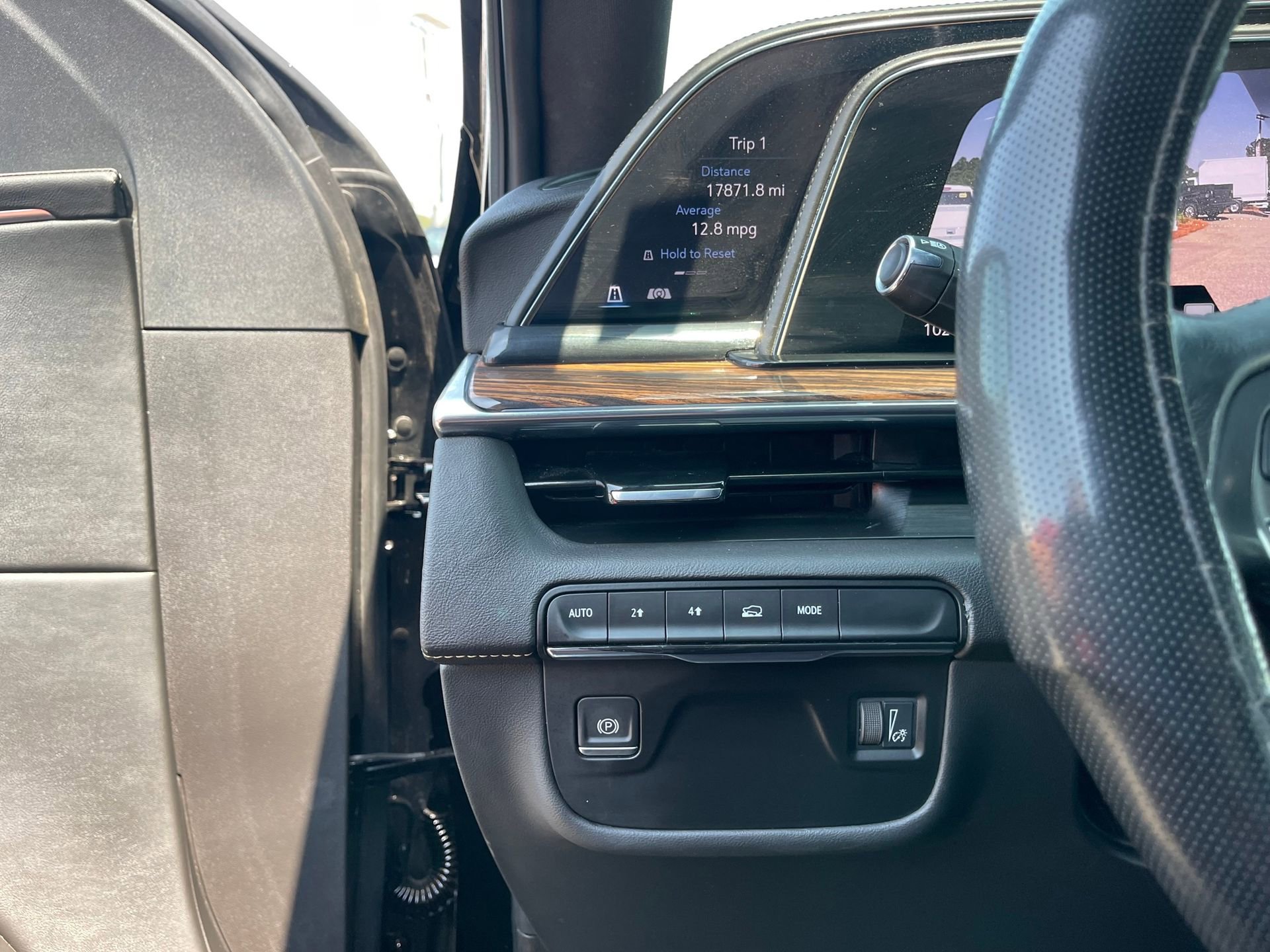 Used 2021 Cadillac Escalade Luxury image 14