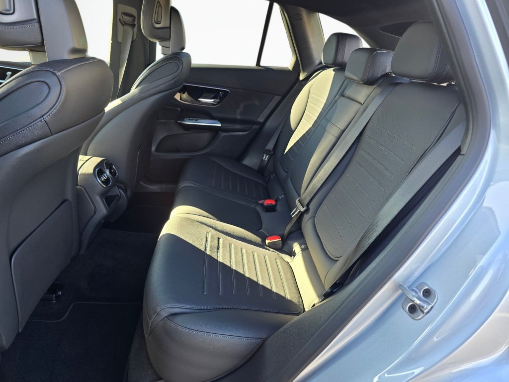 Used 2026 Mercedes-Benz GLC 300 4MATIC image 19