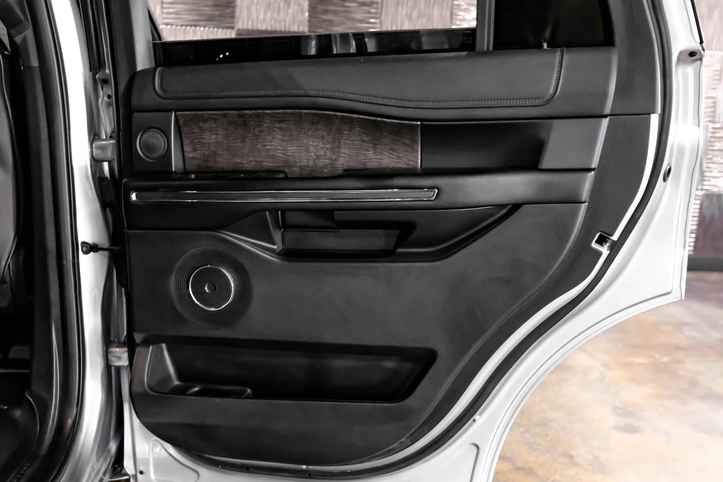 Used 2021 Ford Expedition Limited RWD image 39