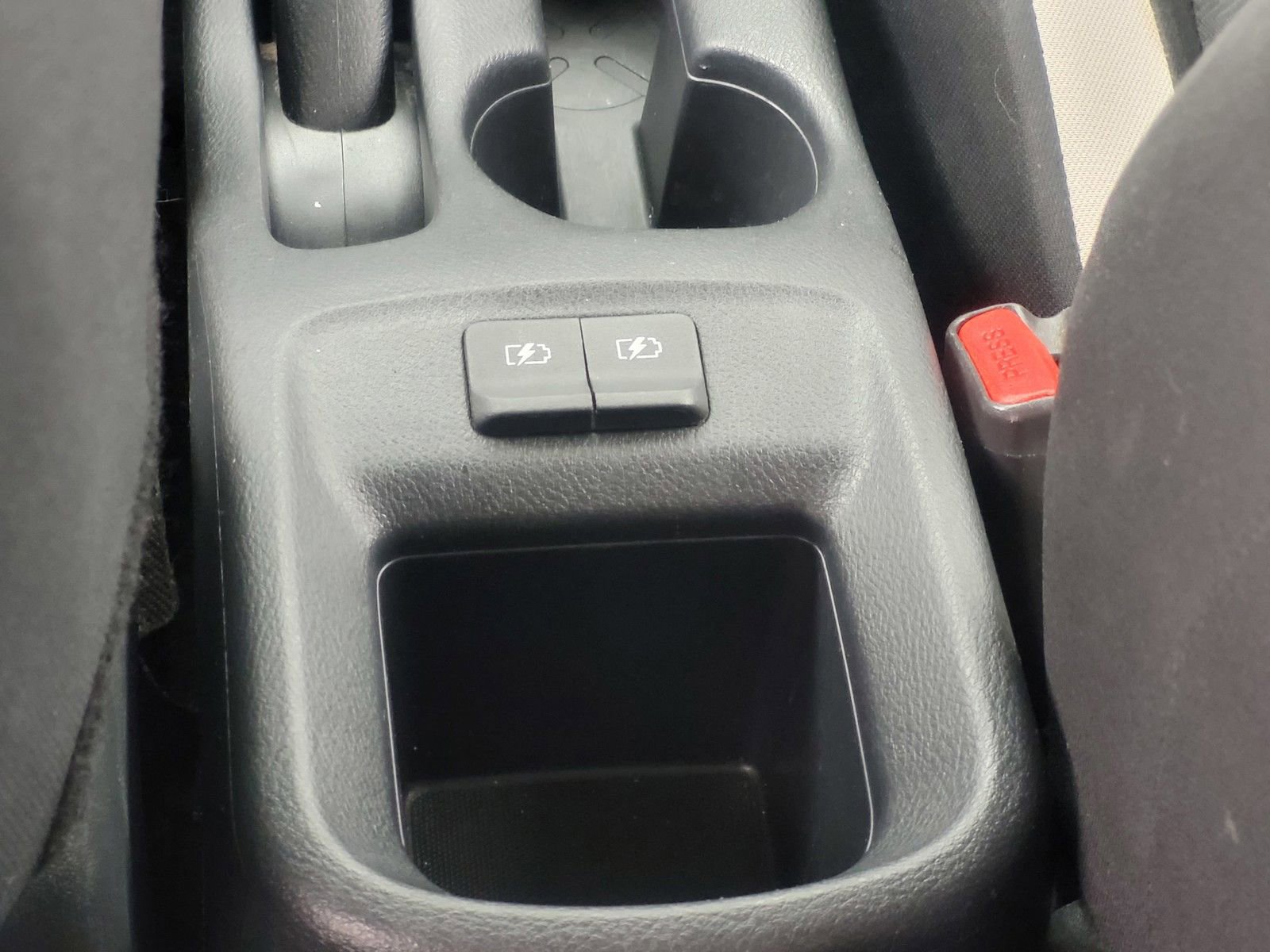 Used 2021 Nissan Versa SV FWD image 14