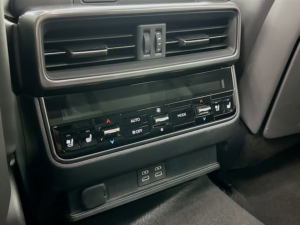 Used 2024 Lexus LX 600 F Sport image 33