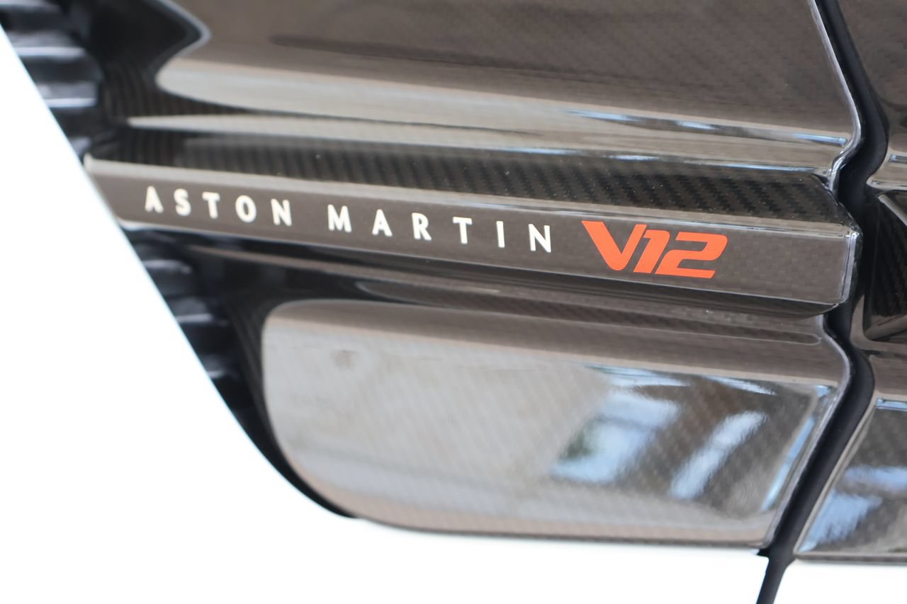 Used 2025 Aston Martin Vanquish RWD image 30