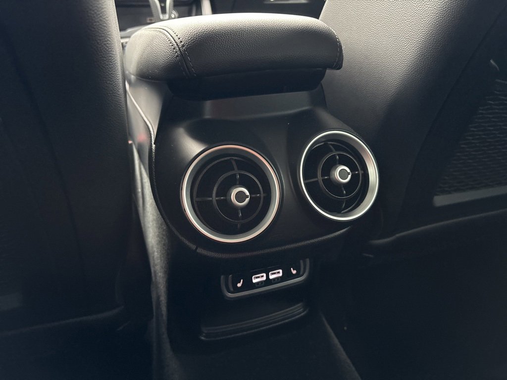 Used 2024 Alfa Romeo Stelvio Sprint image 25