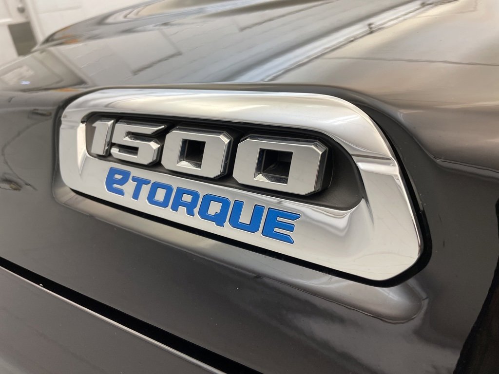 New 2026 RAM 1500 4x4 Crew Cab image 9