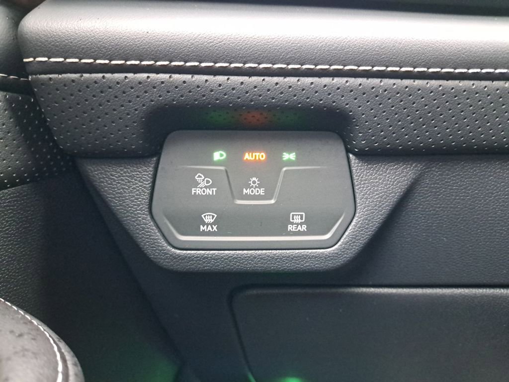 Used 2024 Volkswagen Atlas SE image 32