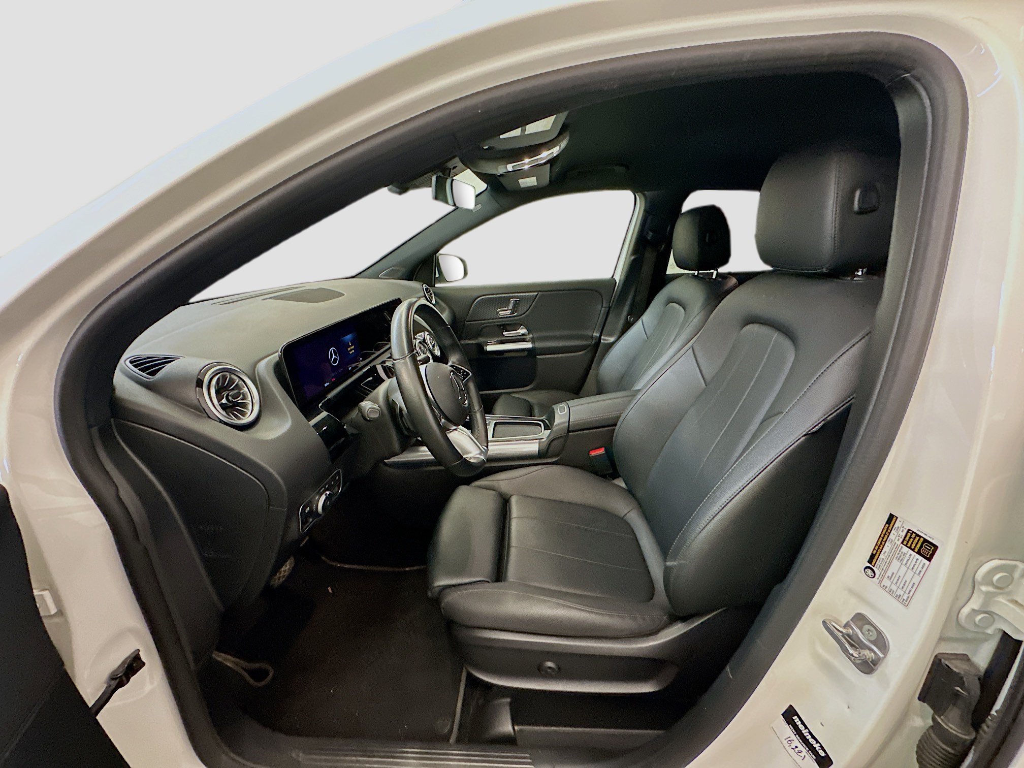 Used 2025 Mercedes-Benz GLA 250 4MATIC image 13
