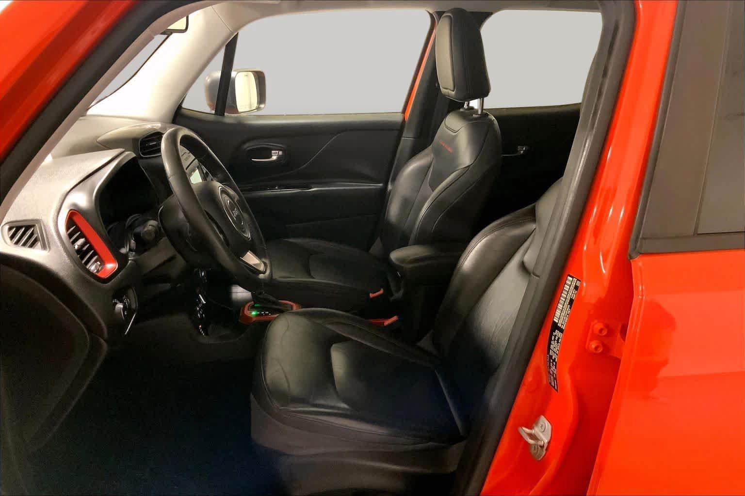 Used 2016 Jeep Renegade Trailhawk w/ Premium Trailhawk Package AWD/4WD image 7