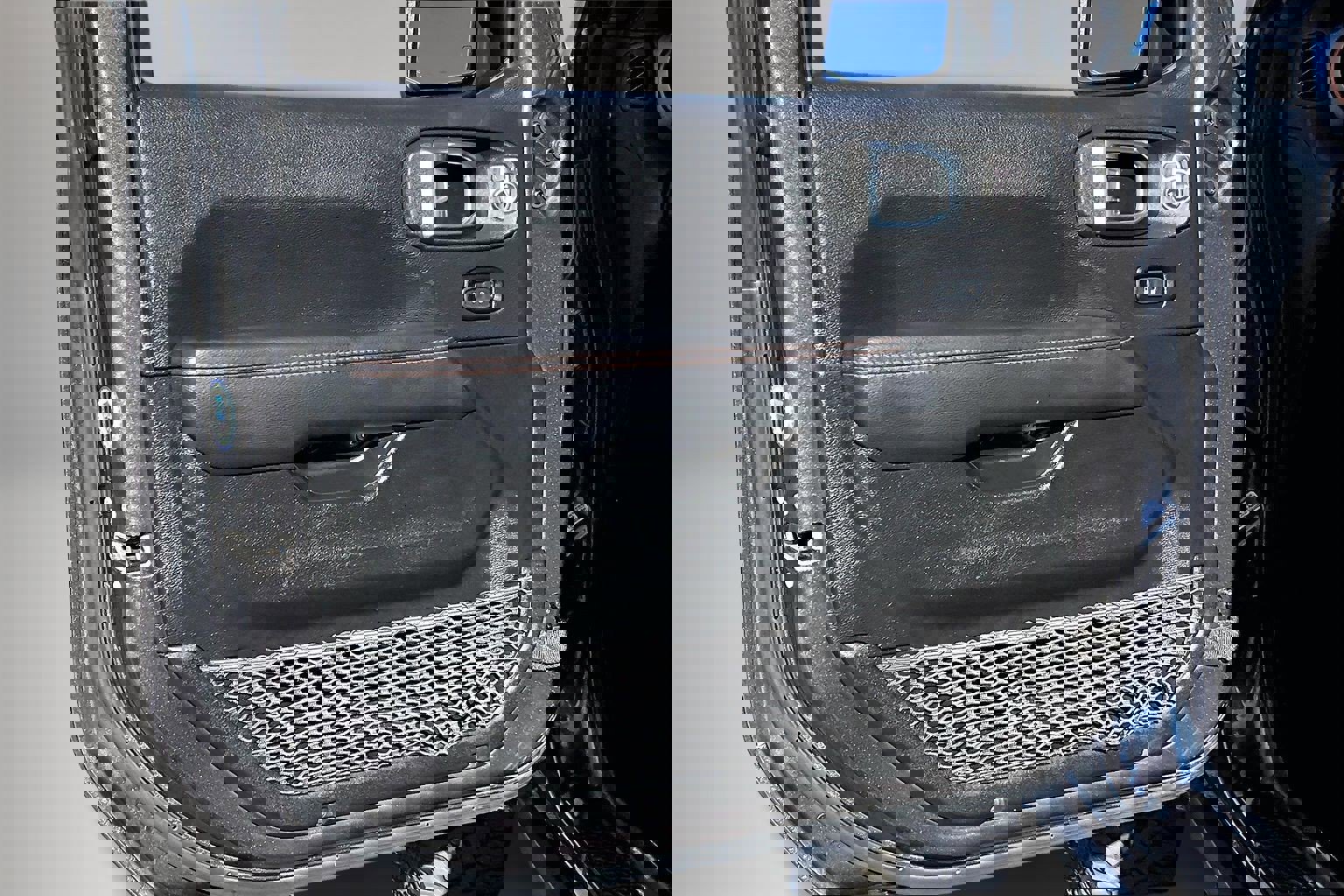 Used 2023 Jeep Gladiator Mojave w/ Cold Weather Group image 21