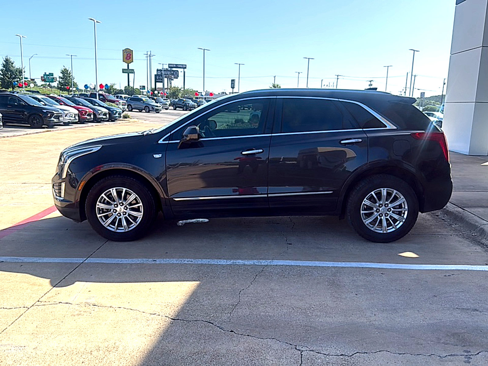Used 2017 Cadillac XT5 FWD image 4