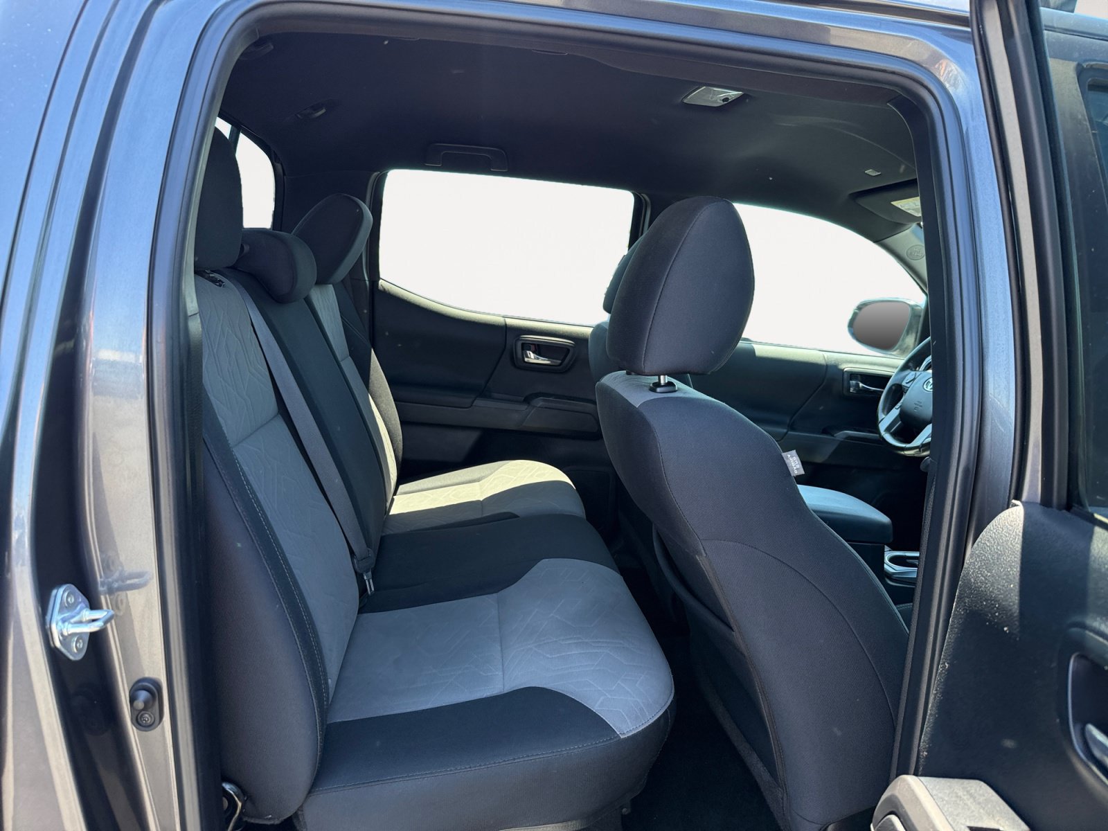 Used 2023 Toyota Tacoma TRD Off-Road w/ Technology Package AWD/4WD image 18