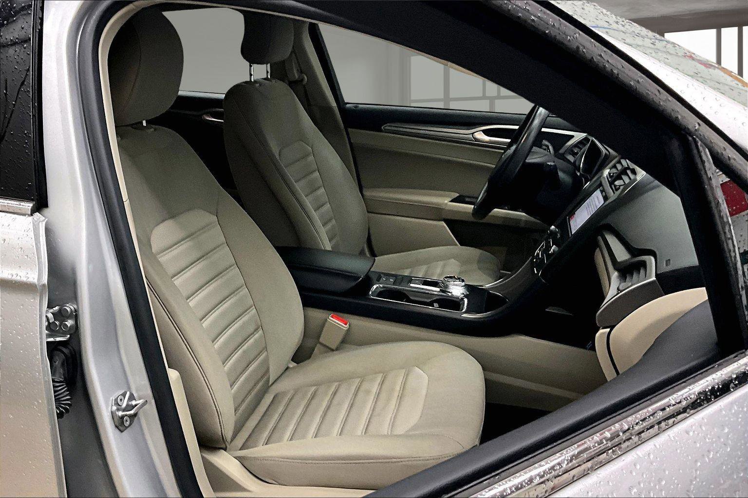 Used 2019 Ford Fusion SE image 8