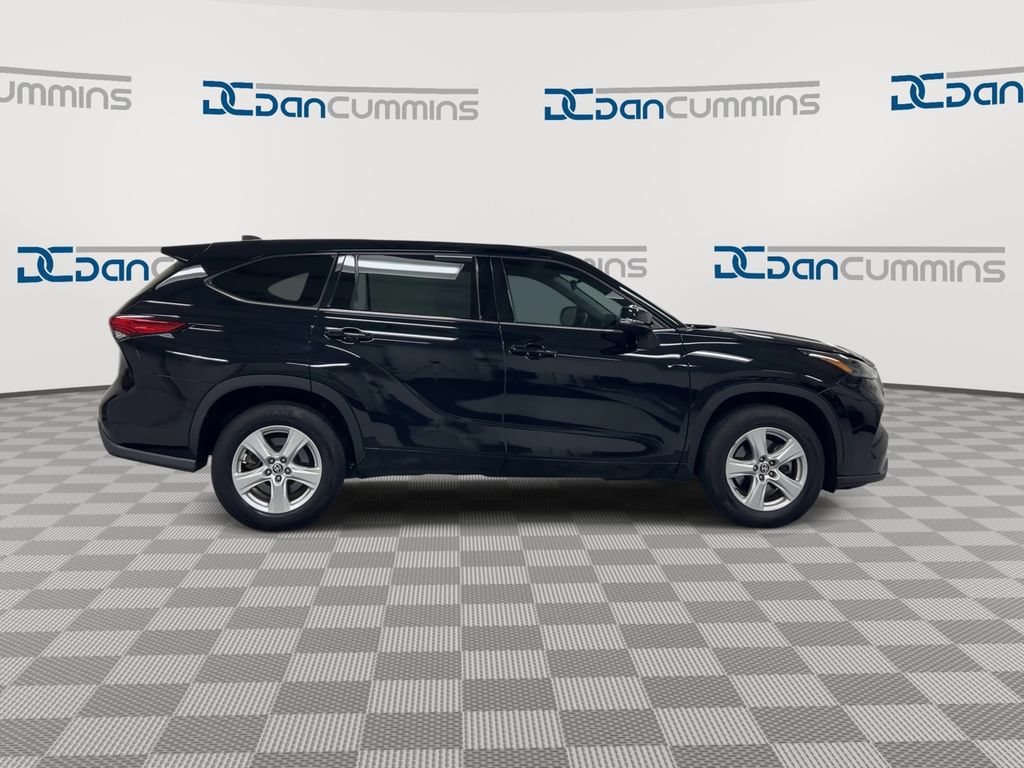 Used 2022 Toyota Highlander L FWD image 9