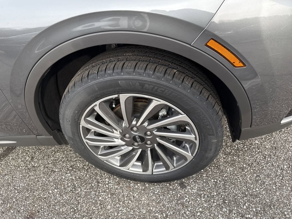 Used 2025 Lincoln Corsair Reserve w/ Equipment Group 202A image 13