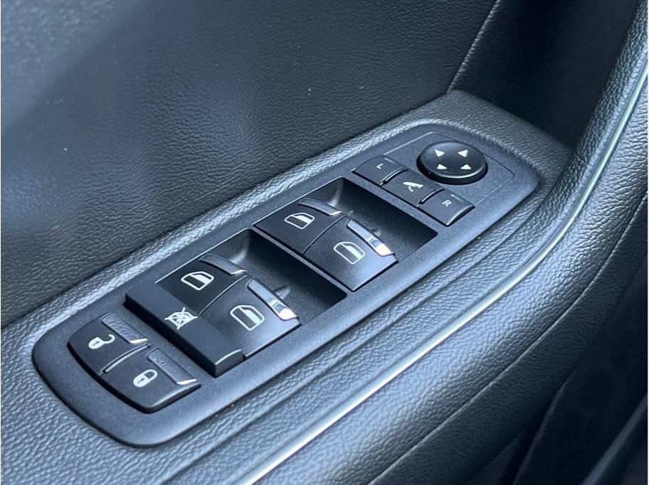 Used 2022 Maserati Levante GT image 18