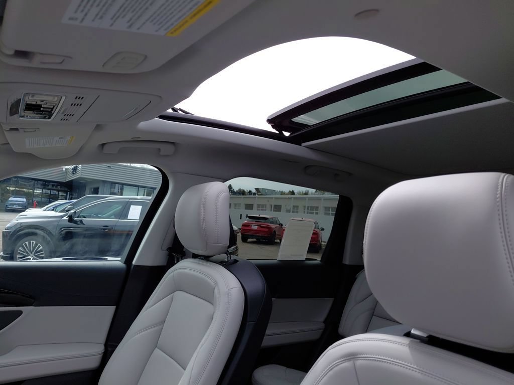 New 2026 Lincoln Nautilus Premier w/ Equipment Group 102A AWD/4WD image 9