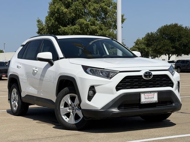 Used 2020 Toyota RAV4 XLE w/ Convenience Package FWD image 2