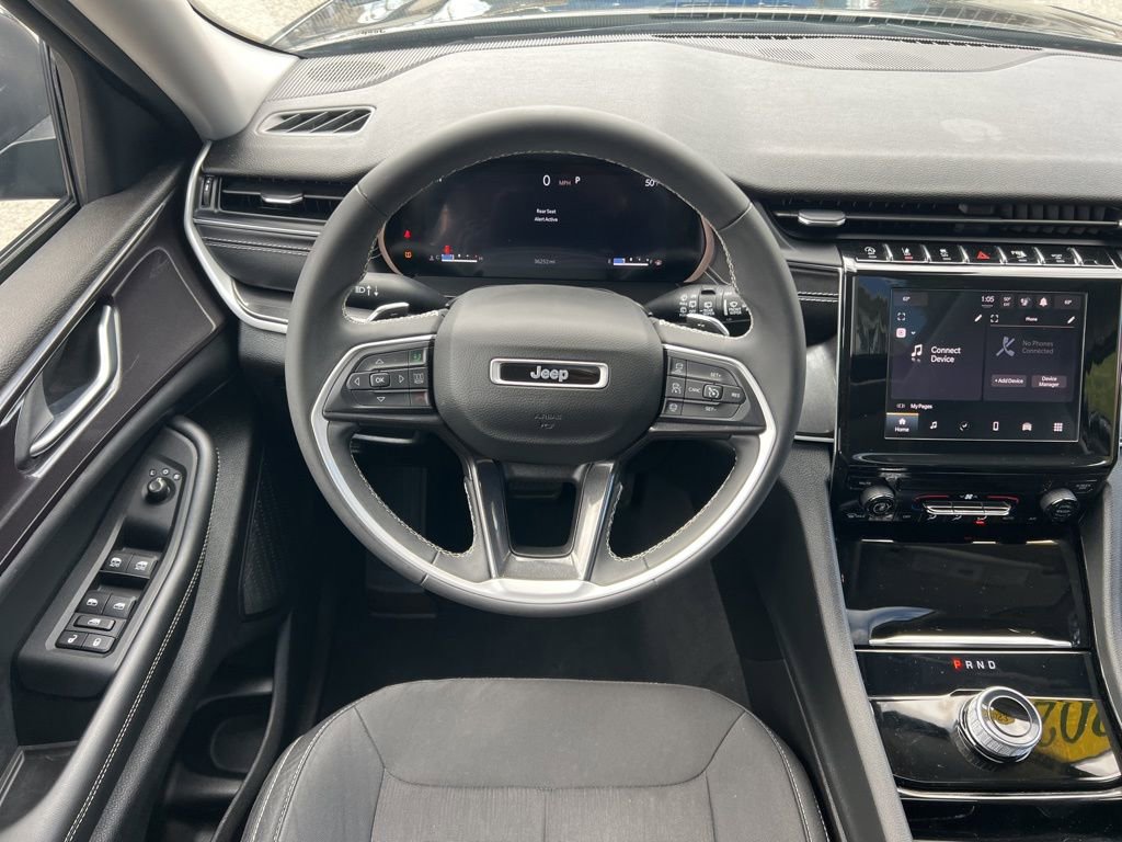 Used 2023 Jeep Grand Cherokee Laredo image 22