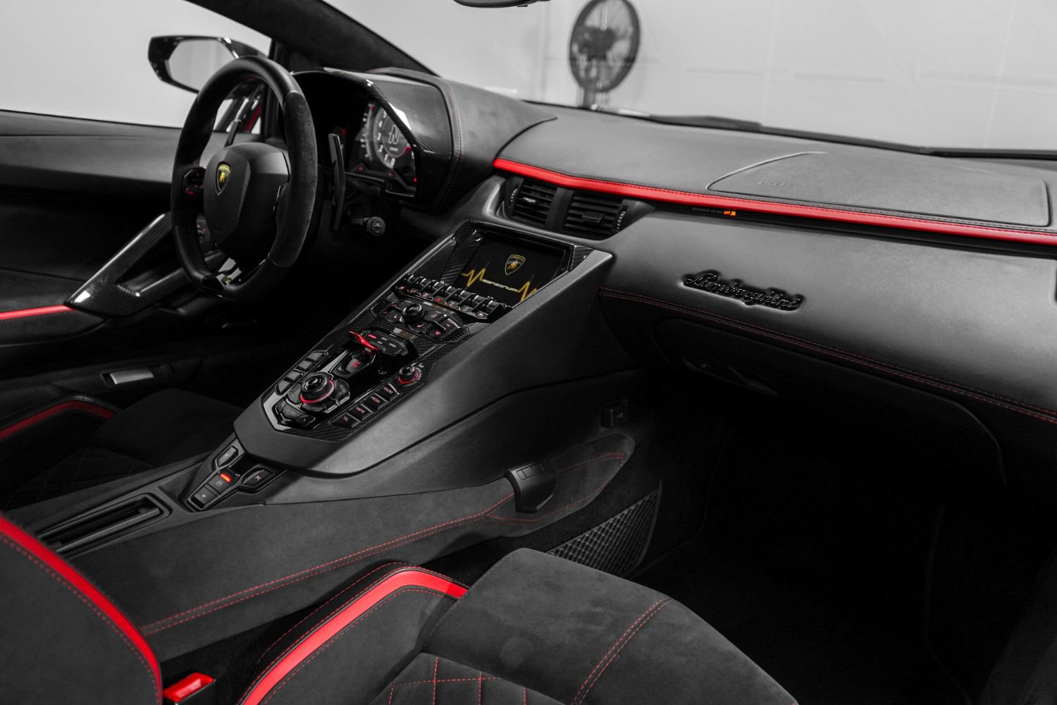 Used 2018 Lamborghini Aventador S image 29